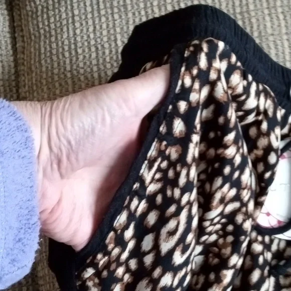 Umgee medium animal print front, solid black cheeky shorts with fringed hem. NWT - Picture 6 of 7